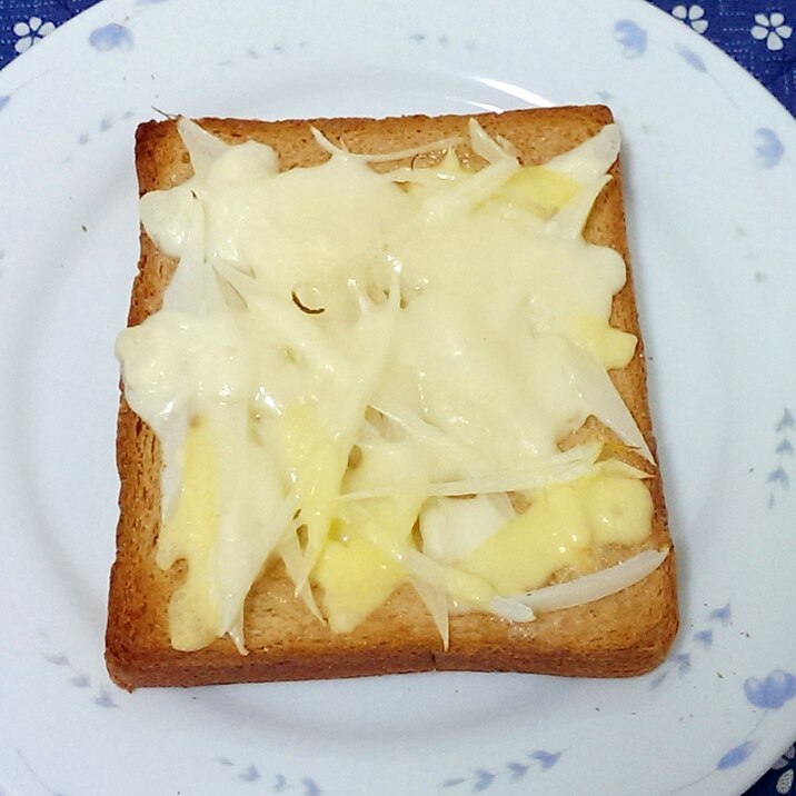 玉ねぎとマヨネーズのチーズトースト